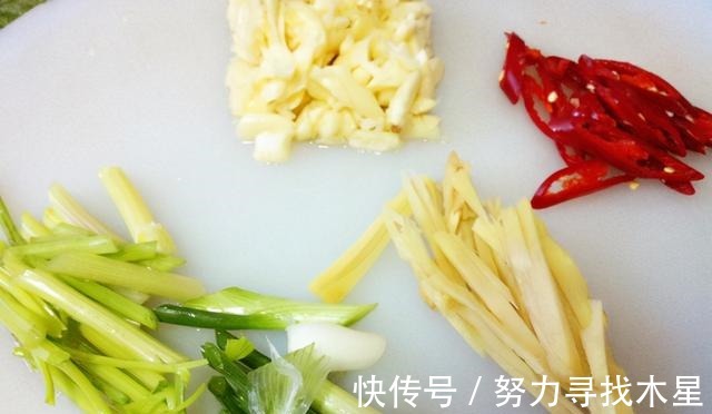 搭配|夏季必备的辣炒花蛤,香辣开胃,搭配一杯冰啤酒,生活美滋滋!