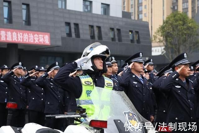 警旗|「你好，警察节」荆州公安升警旗庆祝第二个中国人民警察节