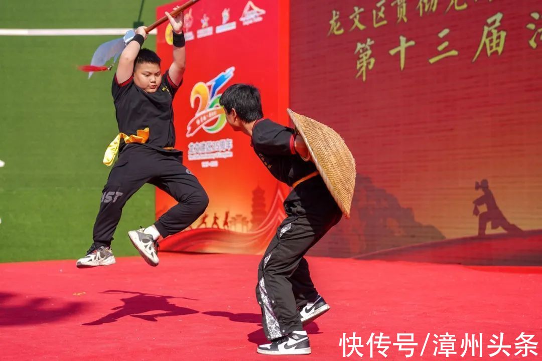传统武术|好看！早上，这场武术表演太秀了……