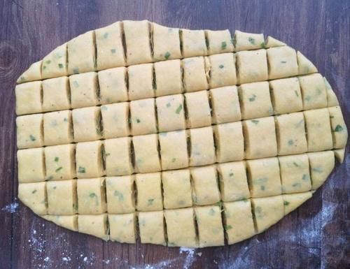 小孩子的补钙小零食不用烤箱也能做,一口一个还可以当早餐