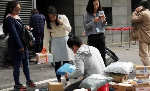 卖家|淘宝卖家赚顾客15元，却因快递员的一个电话被差评，真无语