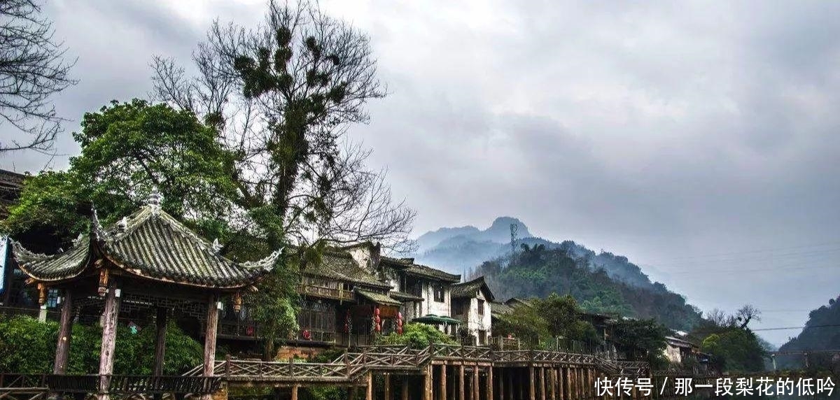 坐落在四川的这个古镇，有“烟雨柳江”之称，景色可与丽江对标