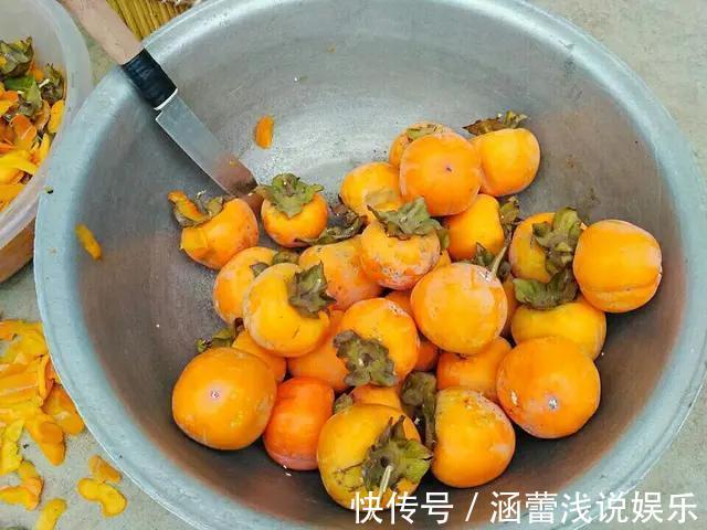 家里柿子太多怕放坏，教你一招快速成干，柿饼香甜柔软有嚼劲
