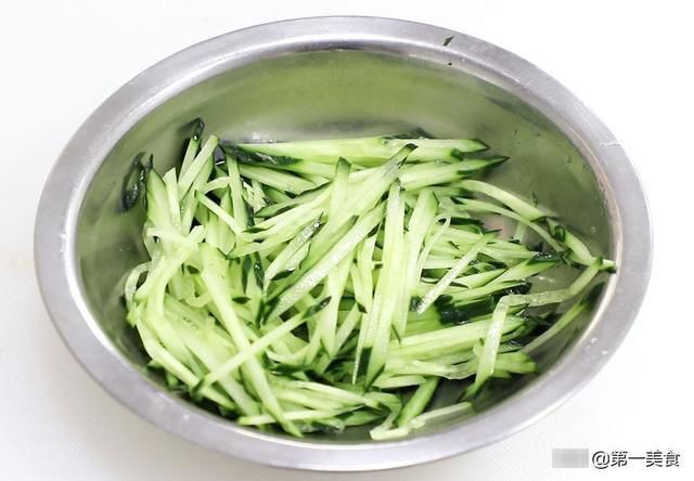 劲道|夏天最爱吃这碗凉拌面,做法简单又劲道,酸辣爽口,一碗不够吃