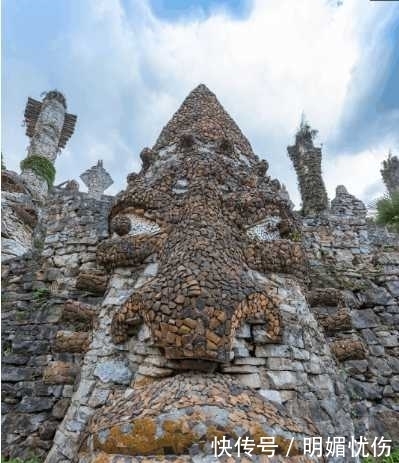 七旬老人花20年打造一座石头城堡,重现古夜郎国