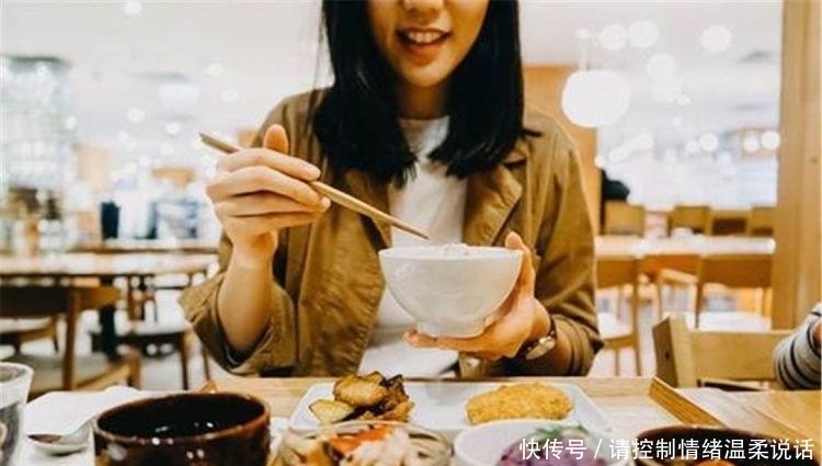 孩子|双胞胎一个被＂吞食＂，姐姐吸收弟弟印在大腿上，网友：最美胎记