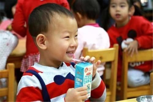 杰杰|孩子长期吃这4种东西,太伤脾胃,不积食才怪