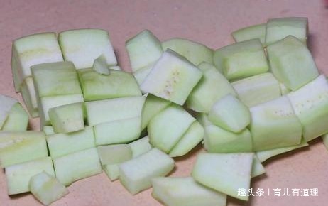 特别下饭的一道家常菜，色香味俱全，好吃不油腻，上桌就光盘