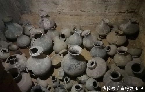 浙江古寺发现一口古井,考古队挖掘半个月后,挖出上百件四朝文物