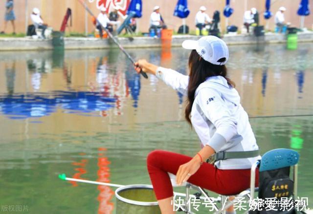 竞技|穿着秋裤钓鱼的女主播到底是钓鱼还是钓人?这三名女钓手略有不同