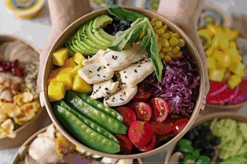 喝牛奶|女性想要安全度过更年期,不妨多做4件事,或许对你有帮助