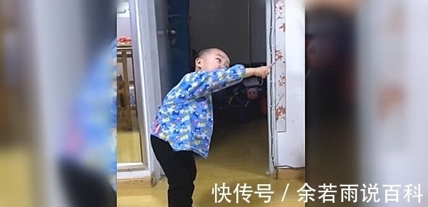 小家伙|被舅舅惹急了,熊孩子竟扬言联合爸爸一起揍他,网友:霸气