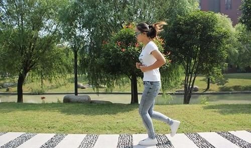 跑步|晨跑也有标准吗?每天坚持跑多少公里,是最合适的?告诉你答案