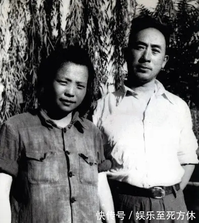 书法#薄一波书法“虬龙”体书法太惊艳,笔墨劲霸岿然,却被批瑕疵多