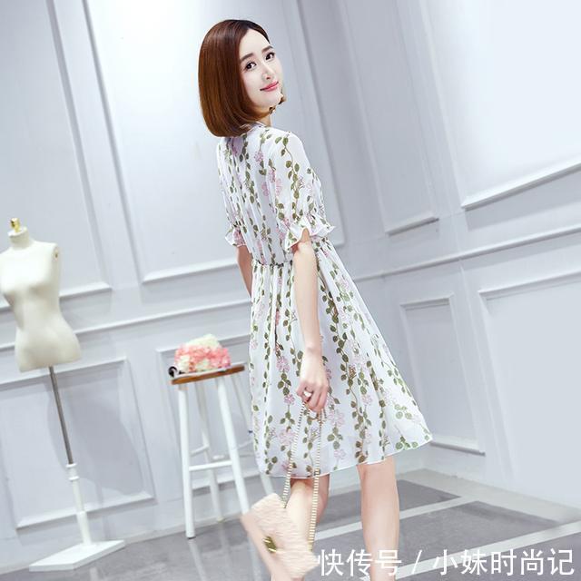 圆领|腹部偏大的胖mm,可以尝试较为宽松的裙子哦