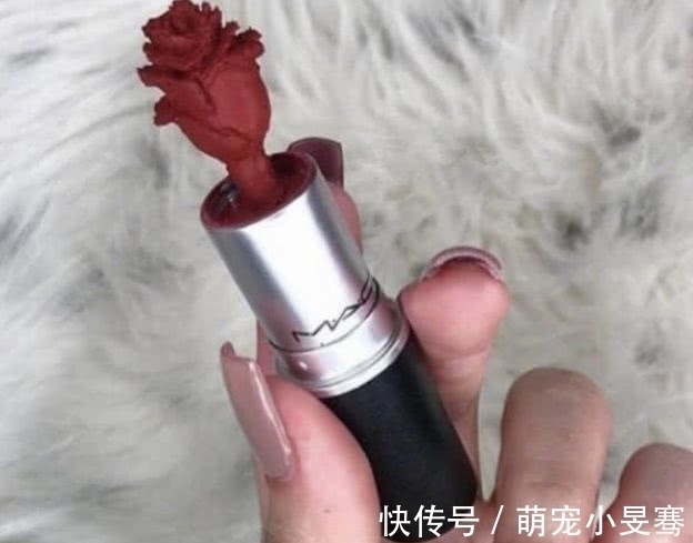 法拉利 “雕口红”有多硬核,玫瑰花法拉利都不算啥,看到最后:能上手吗?