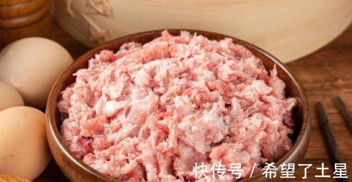 加盐|调饺子馅时,顺序不对馅料难吃!教您正确做法,饺子鲜香味美!