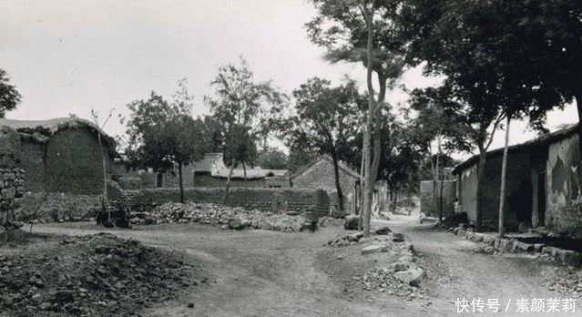 打扮|百年前的中国:破败的村庄,出门散步的清朝格格,盛装打扮的贵妇