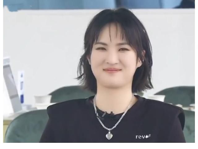 成员|《中餐厅5》成员介绍，姚安娜16个字评价高，龚俊却只有2个字