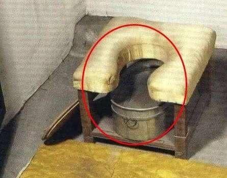 故宫9000多房间,为何没有1间厕所?皇帝想上厕所怎么办?