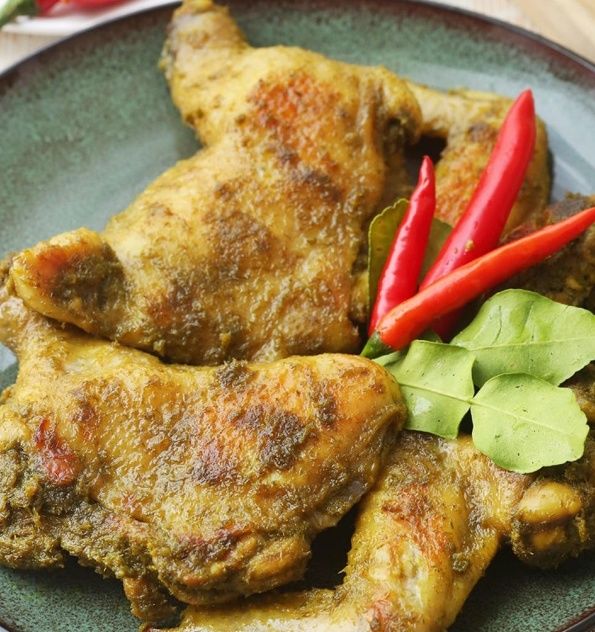  鸡腿怎么做更好吃？两个鸡腿10根香茅，先腌后煎步骤不能少！