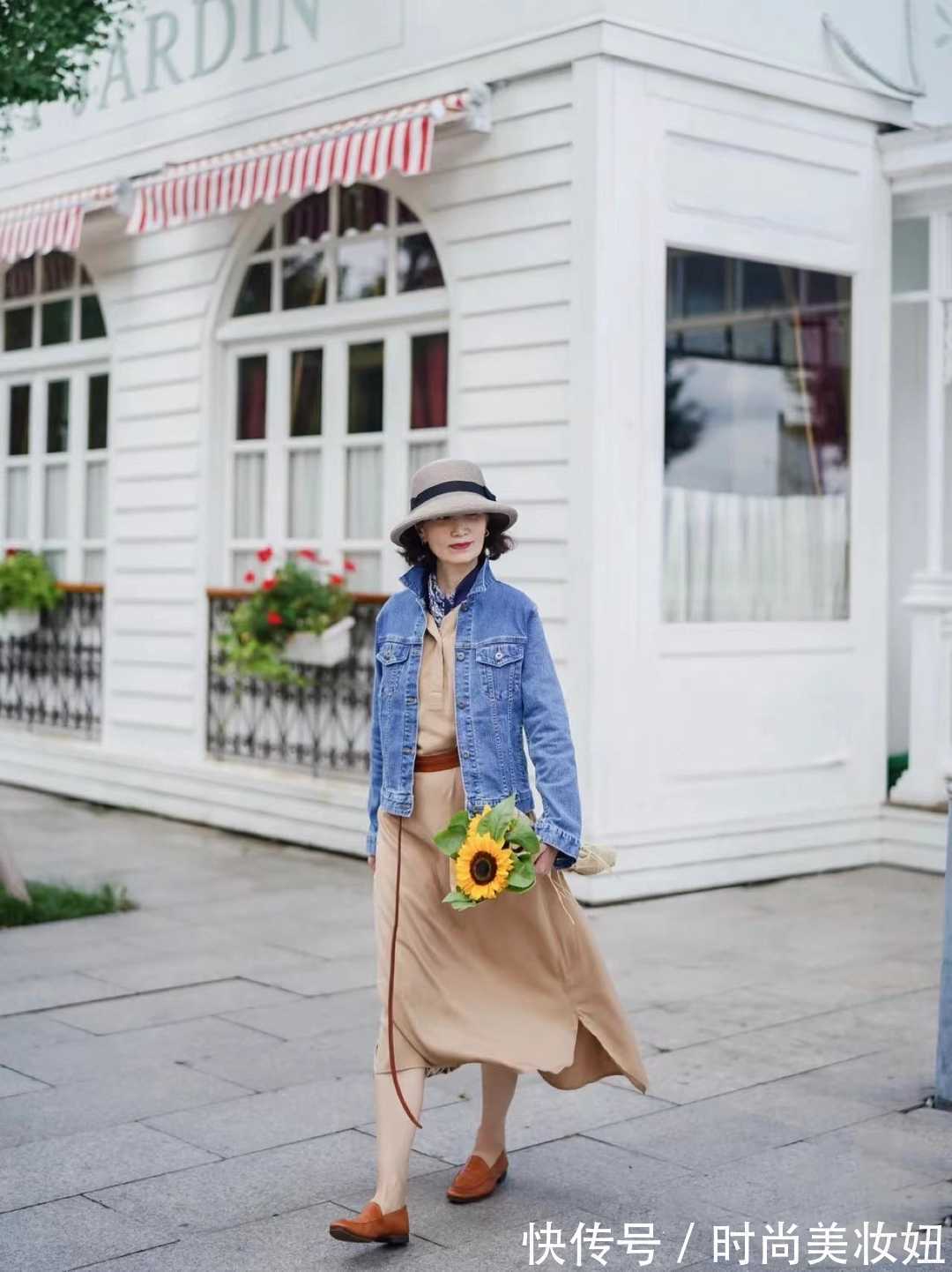 中年女人 真正懂打扮的中年女人,少不了一条“丝巾”,提升气质又洋气