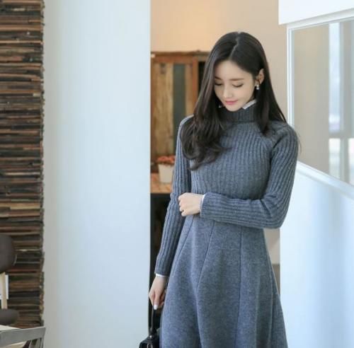 诱惑麻纹高领蓝灰色甜美针织衫连衣裙，增添浪漫气息