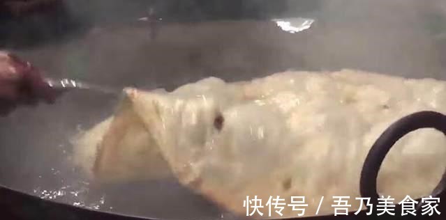 面粉|80后男子用“面粉”做的这道小吃, 刚下锅, 顾客却都掏出了手机!