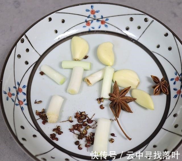 风味啤酒炖排骨,软烂脱骨,味道鲜美!风味啤酒炖排骨,软烂脱骨,味道鲜美!