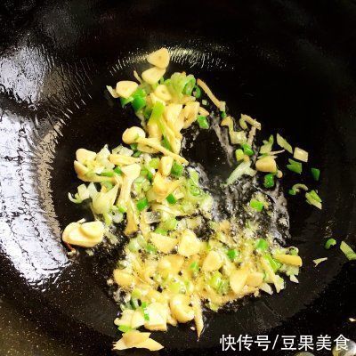 大席小炒这样做，隔壁小孩都馋哭了