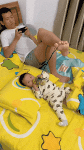 |搞笑GIF：只要一聚会，公司女同事全变了