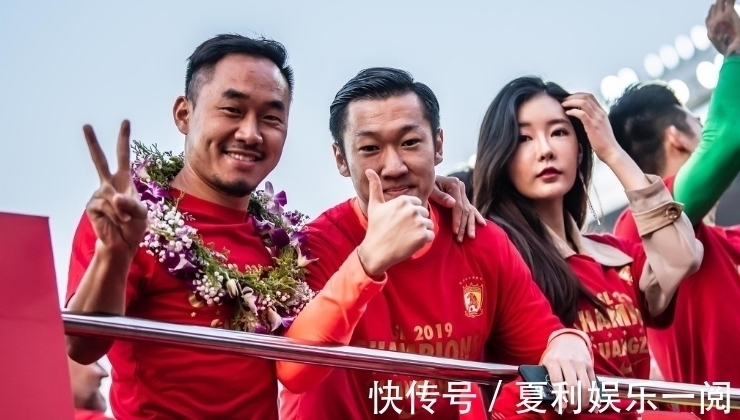 韦世豪|国脚们女朋友个顶个的漂亮,网友:踢球没学会,找女朋友世界级