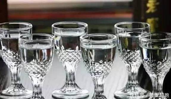 适量喝酒|每天一杯白酒有4大好处,但你知道多少度的白酒,对身体最好吗!