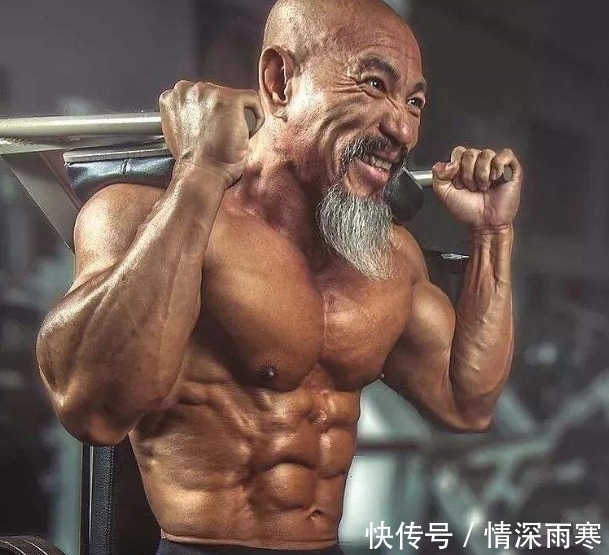 54岁老人疯狂锻炼，炼成真实版的“龟仙人”走红，网友：还真像