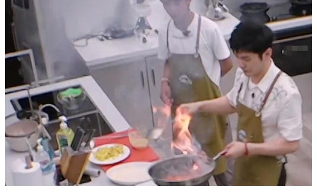 丁真|差评如潮，《中餐厅》如何从弘扬中国美食，沦为顶流矫情烧菜秀的