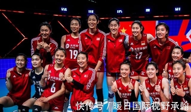 塞爾維亞女排|中國女排征戰(zhàn)奧運(yùn)，郎平換了新發(fā)型，19日出發(fā)，沖擊奧運(yùn)冠軍