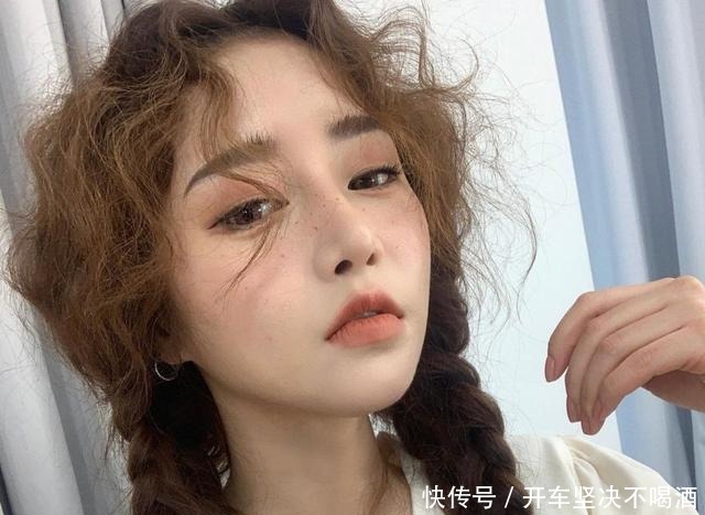 小熊|2021发型趋势慵懒羊毛卷、率性赫希发、甜酷翘短发……赶紧来看看