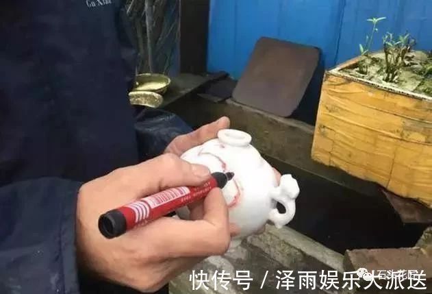 过年家里有“酒瓶”,教你10分钟做“花盆”,比买的还“好看”