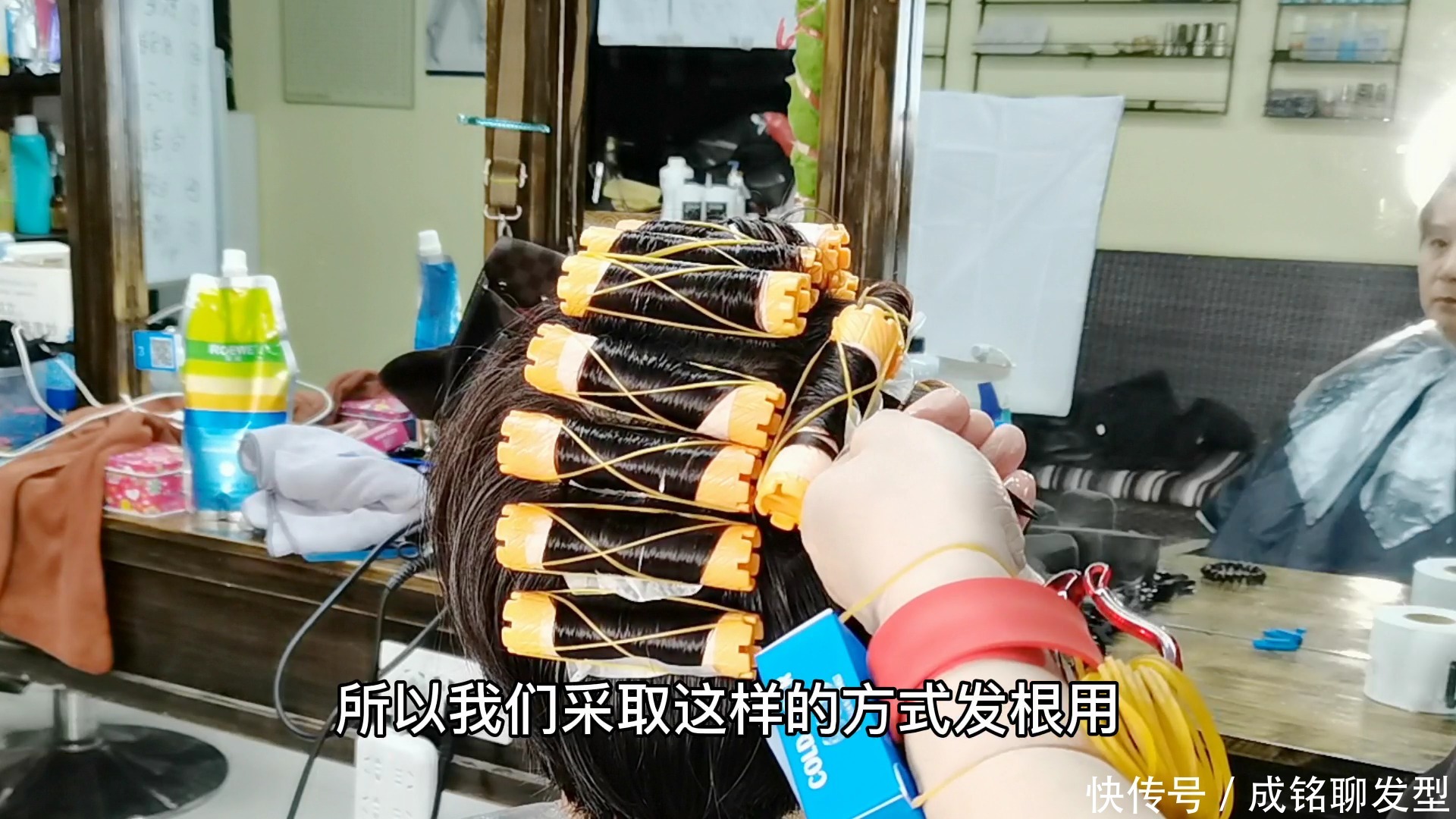 50岁女人短发这样做,发根蓬松烫+发尾纹理烫,减龄干练又显气质