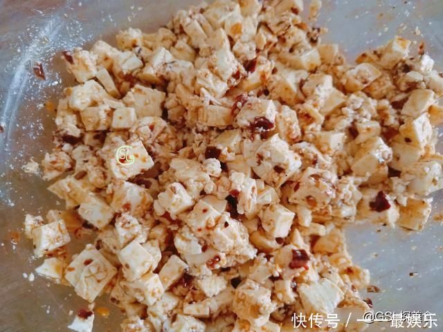 豆腐别做老一套了,试一试这样做,味道鲜美,皮薄馅大,家人爱吃