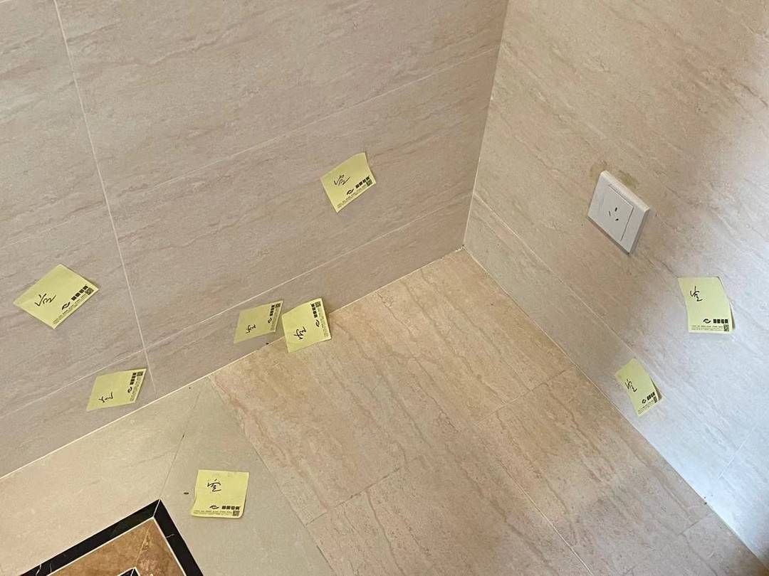 彭师傅|新房电路如何验收？地板“吐灰”怎么处理？封面验房团金牌建议来了