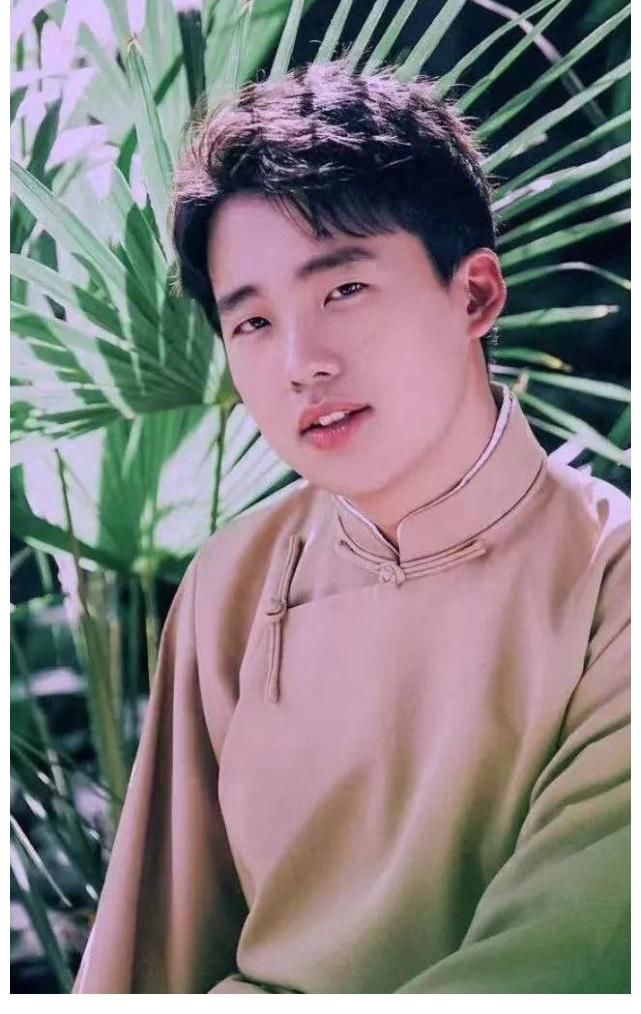 |网红曝与郭麒麟酒店约会，被德云社写成段子，内容特别护犊子