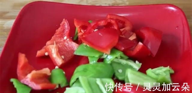 花菜好吃有诀窍，多加这一步，营养丰富又解馋，饭店都吃不到，香！