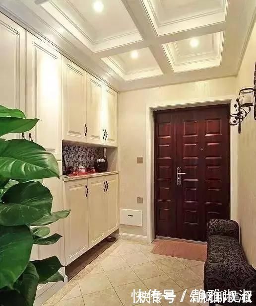 墙面|去朋友家串门,一进门就被鞋柜惊艳到了,真是漂亮又实用