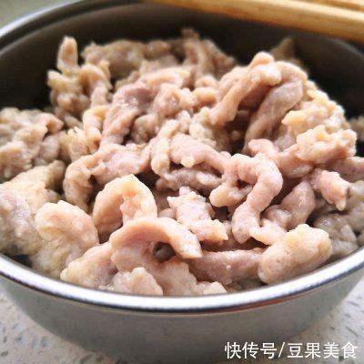 好吃|这是#蛋趣体验#青椒肉丝最正宗的做法，好吃到爆