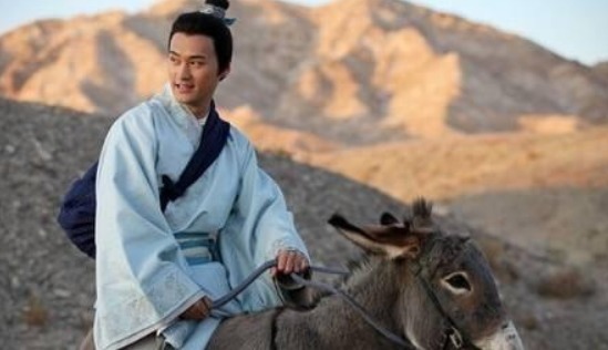 唐诗中说西域有一个热海,沸腾的水中有鲤鱼游泳,到底怎么回事