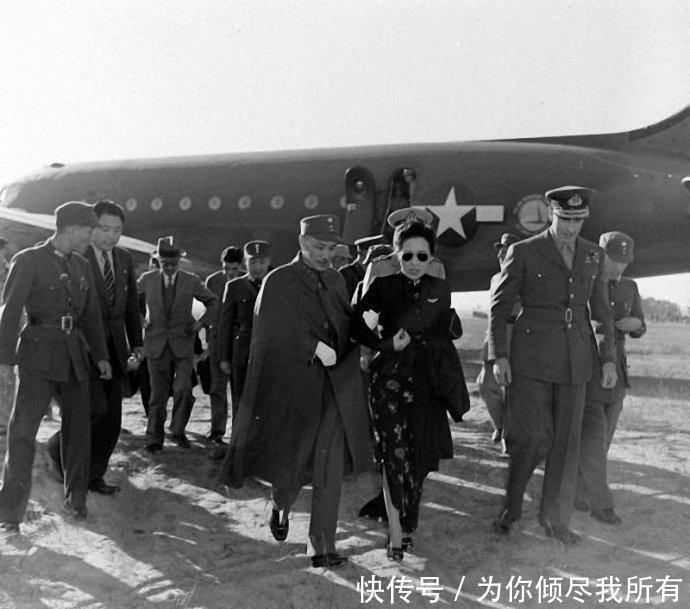 蒋介石|一组1943年12月蒋介石与宋美龄视察中国驻印远征军的珍贵照片！