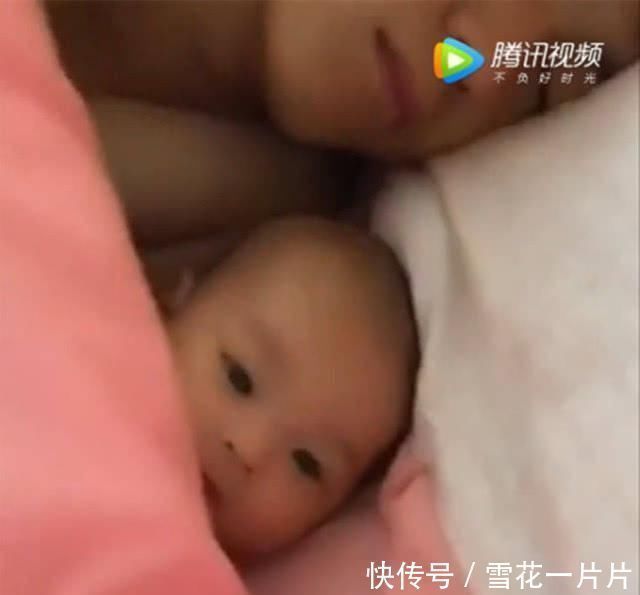 妈妈|妈妈起床后爸爸搂着宝宝睡觉,当妈妈回头看到时,眼圈湿润