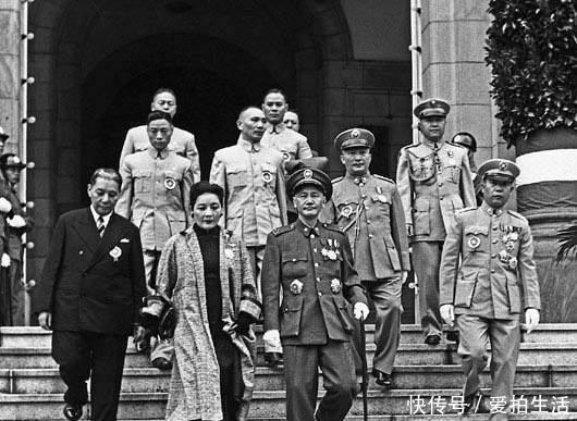 蒋介石|在蒋介石的葬礼上，张学良送出16字挽联，蒋经国看后脸色苍白！