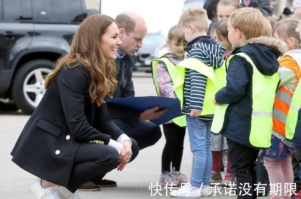 斯皮尔伯格 凯特最爱的小白鞋是这两双,不过分粗犷又流露清新气息